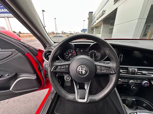 Used 2021 Alfa Romeo Giulia Sprint w/ Sun & Sound Package image 9