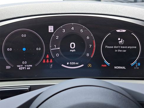 Used 2025 Porsche Cayenne image 30