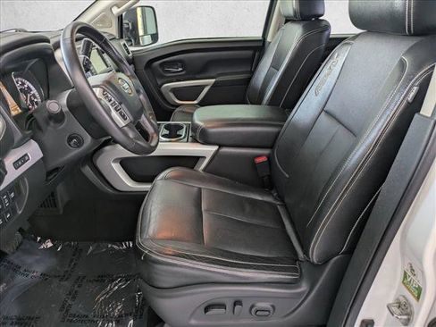 Used 2019 Nissan Titan PRO-4X w/ Pro-4x Convenience Package AWD/4WD image 15