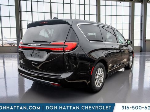 Used 2023 Chrysler Pacifica Touring-L FWD image 34