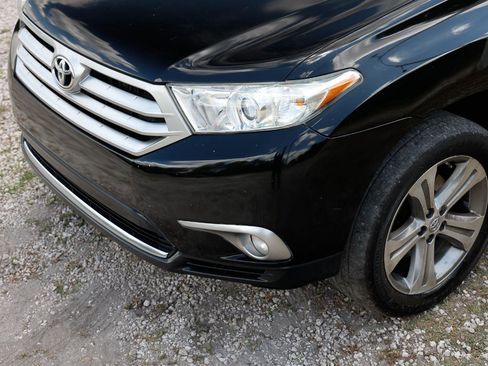 Used 2011 Toyota Highlander Limited w/ Tow Pkg FWD image 25