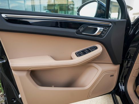 New 2026 Porsche Macan image 17