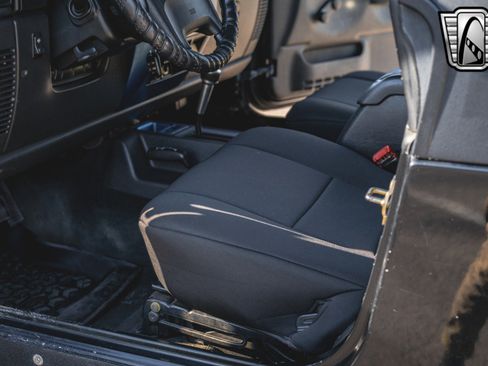 Used 2004 Jeep Wrangler 4WD image 25