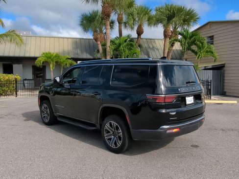 Used 2022 Jeep Wagoneer Series III w/ Flexible Seating Group image 8