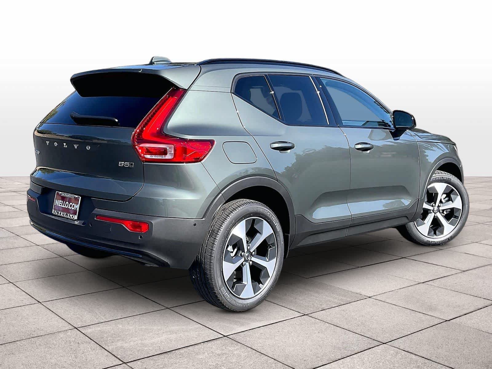 New 2026 Volvo XC40 B5 Plus AWD/4WD image 4