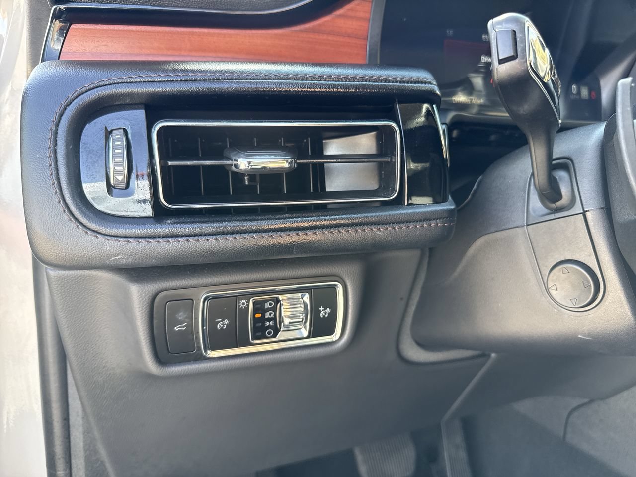 Used 2024 Lincoln Aviator Reserve w/ Equipment Group 201A RWD image 31