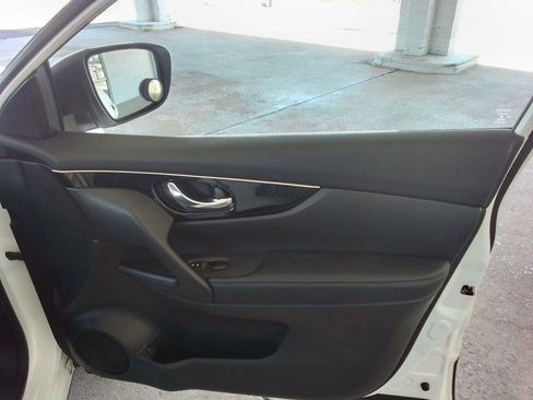 Used 2017 Nissan Rogue Sport SL FWD image 22