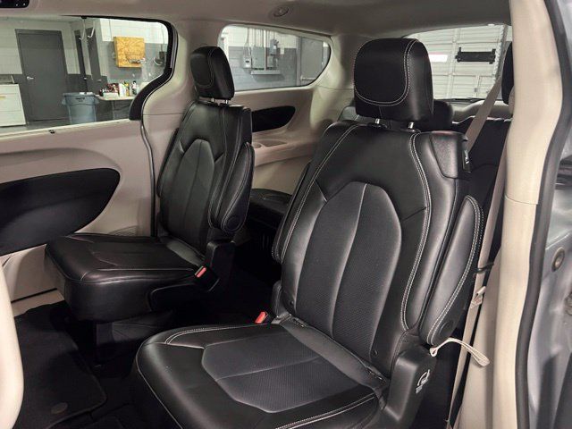 Used 2024 Chrysler Pacifica Touring-L FWD image 27
