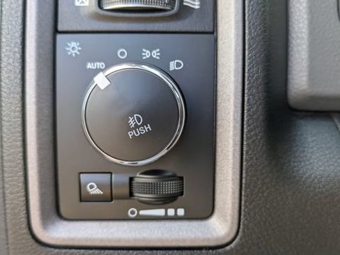 Used 2017 RAM 1500 Express w/ Express Value Package AWD/4WD image 18