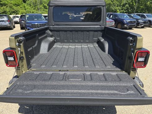 New 2026 Jeep Gladiator Rubicon AWD/4WD image 13