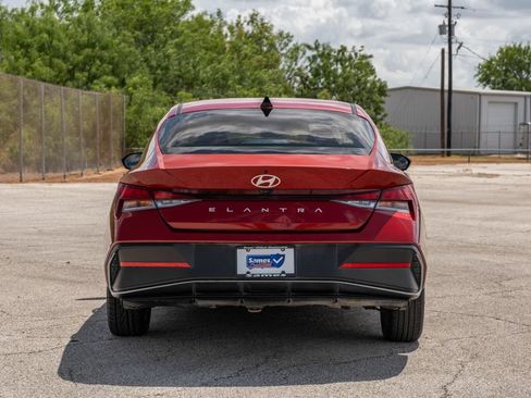 Used 2024 Hyundai Elantra SEL FWD image 7