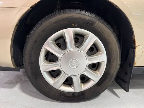 Used 2005 Buick LaCrosse CX FWD image 41
