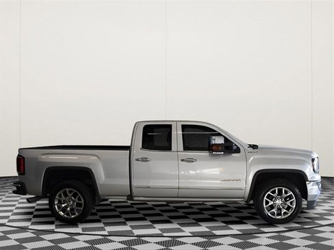 Used 2018 GMC Sierra 1500 SLT image 2