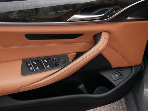 Used 2022 BMW 530i xDrive 530i xDrive w/ M Sport Package image 19