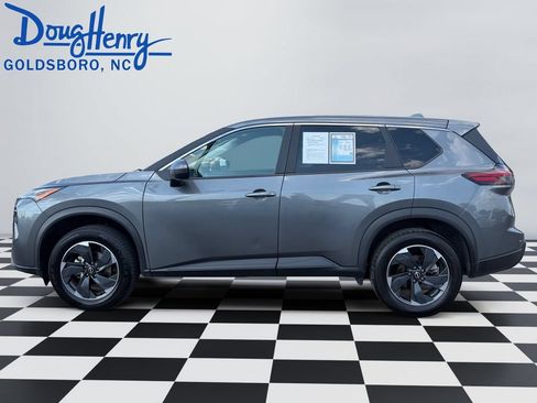 Used 2025 Nissan Rogue SV FWD image 2