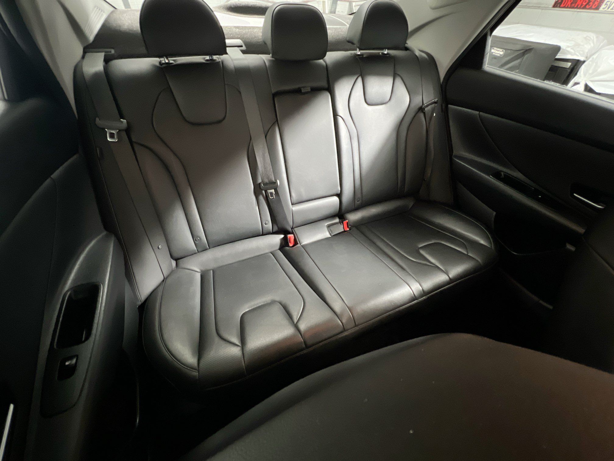Used 2025 Hyundai Elantra Limited FWD image 33