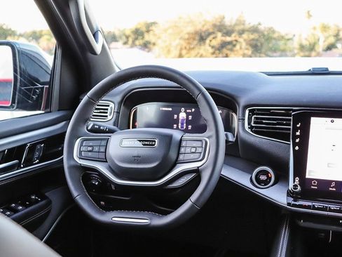 New 2026 Jeep Grand Wagoneer L Limited w/ Premium Group II AWD/4WD image 17