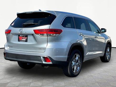 Used 2017 Toyota Highlander Limited Platinum FWD image 6