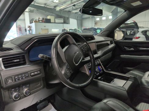 Used 2022 GMC Yukon Denali image 9