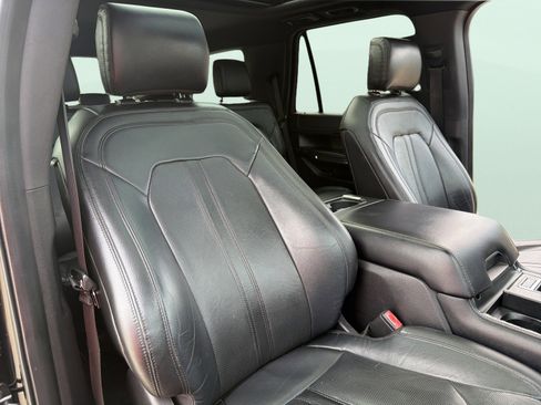 Used 2018 Ford Expedition Limited w/ Equipment Group 301A RWD image 40