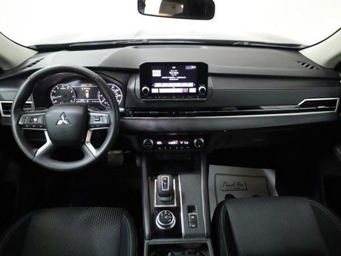 Used 2022 Mitsubishi Outlander ES image 22