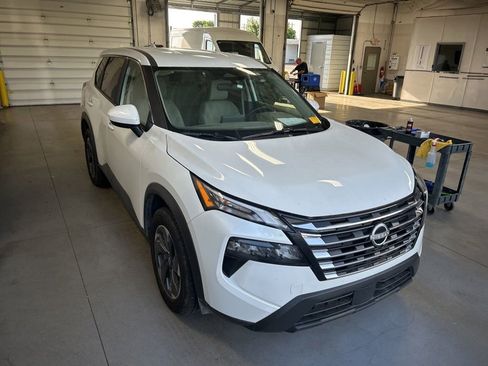 Used 2025 Nissan Rogue SV AWD/4WD image 1