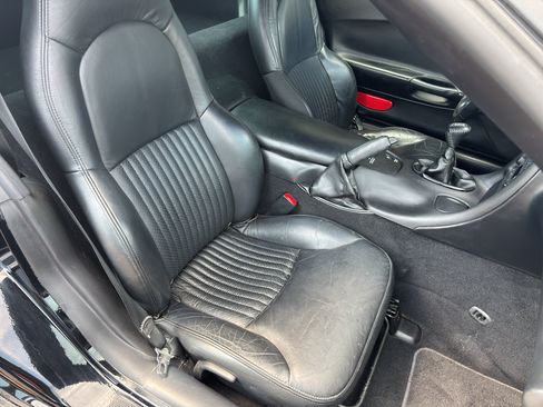Used 2004 Chevrolet Corvette Z06 w/ Memory Package RWD image 10