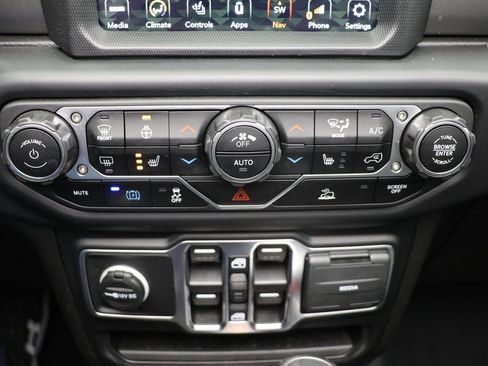 Used 2023 Jeep Wrangler Unlimited w/ Sun & Screen Package image 24