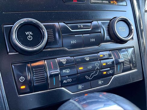 Used 2019 Ford Explorer XLT w/ Equipment Group 201A FWD image 31