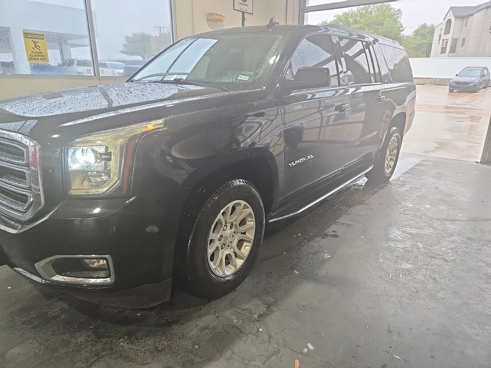 Used 2020 GMC Yukon XL SLT RWD image 1