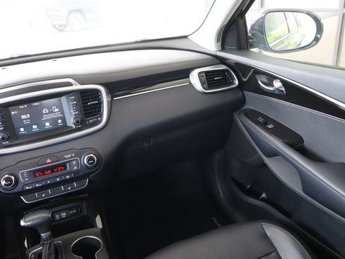 Used 2020 Kia Sorento EX FWD image 19