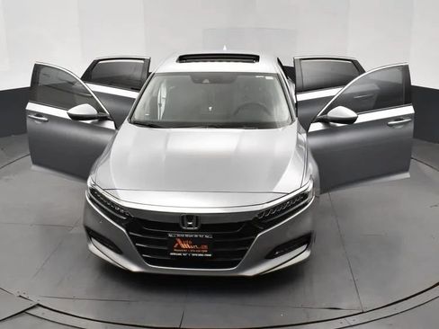 Used 2018 Honda Accord Touring image 10