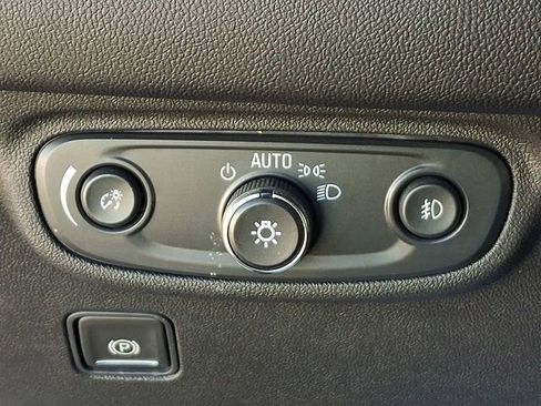 Used 2024 GMC Terrain SLT image 27