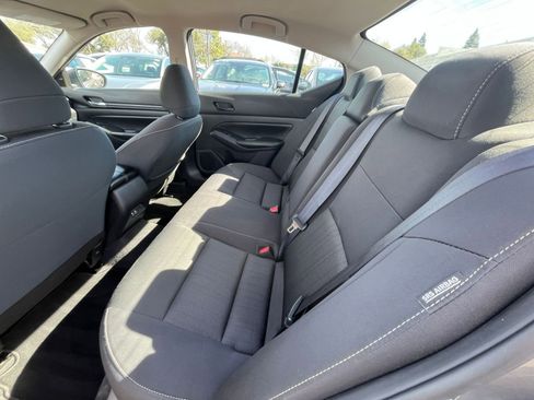 Used 2025 Nissan Altima 2.5 SV image 25