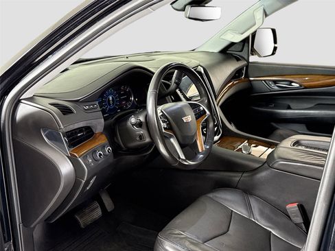 Used 2018 Cadillac Escalade Premium Luxury image 13