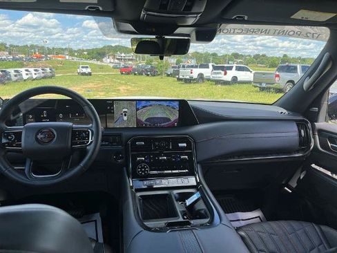 Certified 2025 Nissan Armada PRO-4X AWD/4WD image 10