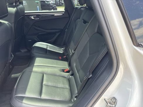 Used 2022 Porsche Macan AWD/4WD image 16