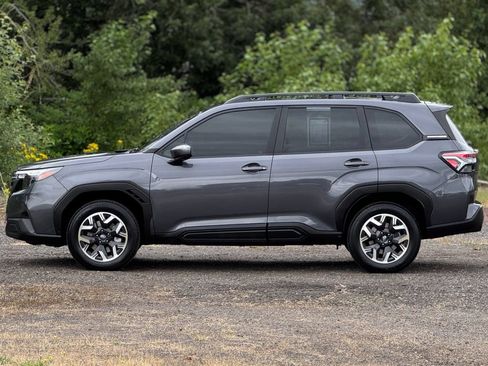 Certified 2025 Subaru Forester Premium AWD/4WD image 4