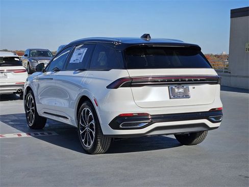 New 2026 Lincoln Nautilus Reserve image 5