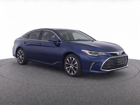 Used 2016 Toyota Avalon XLE FWD image 2