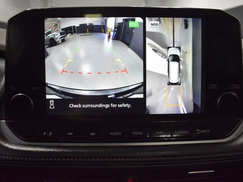 Certified 2022 Nissan Rogue Platinum w/ Head-Up Display Package FWD image 27