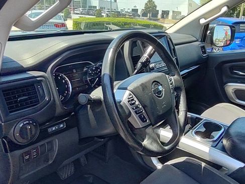 Used 2022 Nissan Titan SV w/ SV Convenience Package image 16