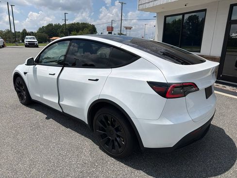 Used 2023 Tesla Model Y Long Range AWD/4WD image 5