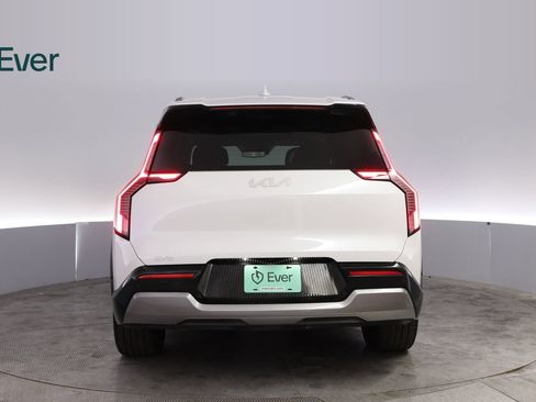 Used 2024 Kia EV9 Land AWD/4WD image 15