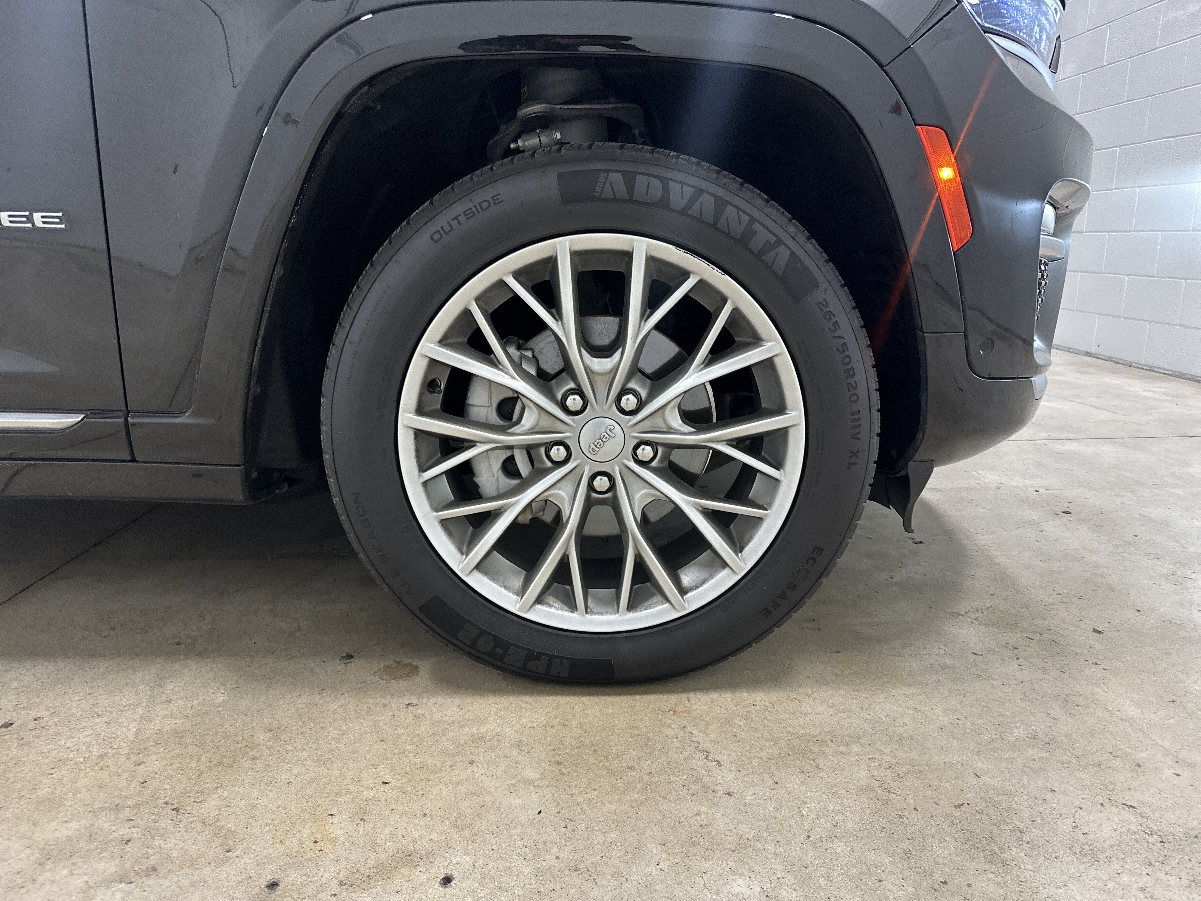 Used 2022 Jeep Grand Cherokee Summit w/ Adv Protech Group IV AWD/4WD image 13