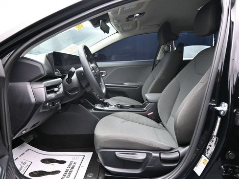 Used 2025 Kia K4 FWD image 9