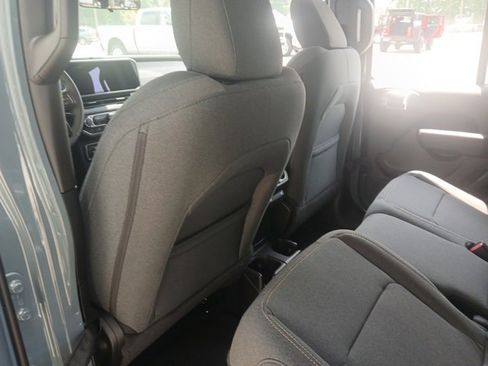 New 2025 Jeep Gladiator Sport image 12