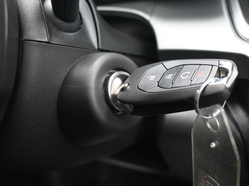 Used 2026 Chevrolet Trax RS w/ Sunroof Package FWD image 16