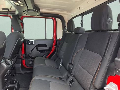 Used 2021 Jeep Gladiator Mojave AWD/4WD image 18