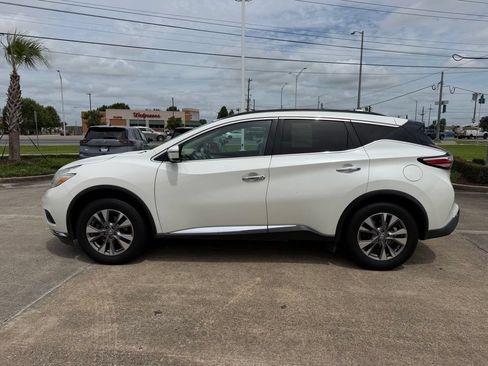 Used 2017 Nissan Murano SV FWD image 2